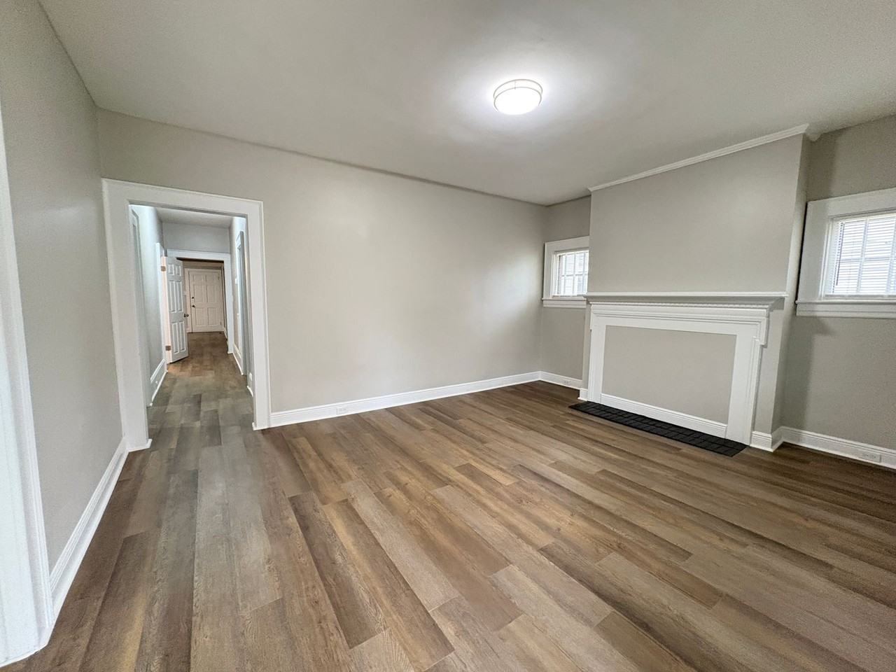 606 Montgomery St - Photo 3 of 15
