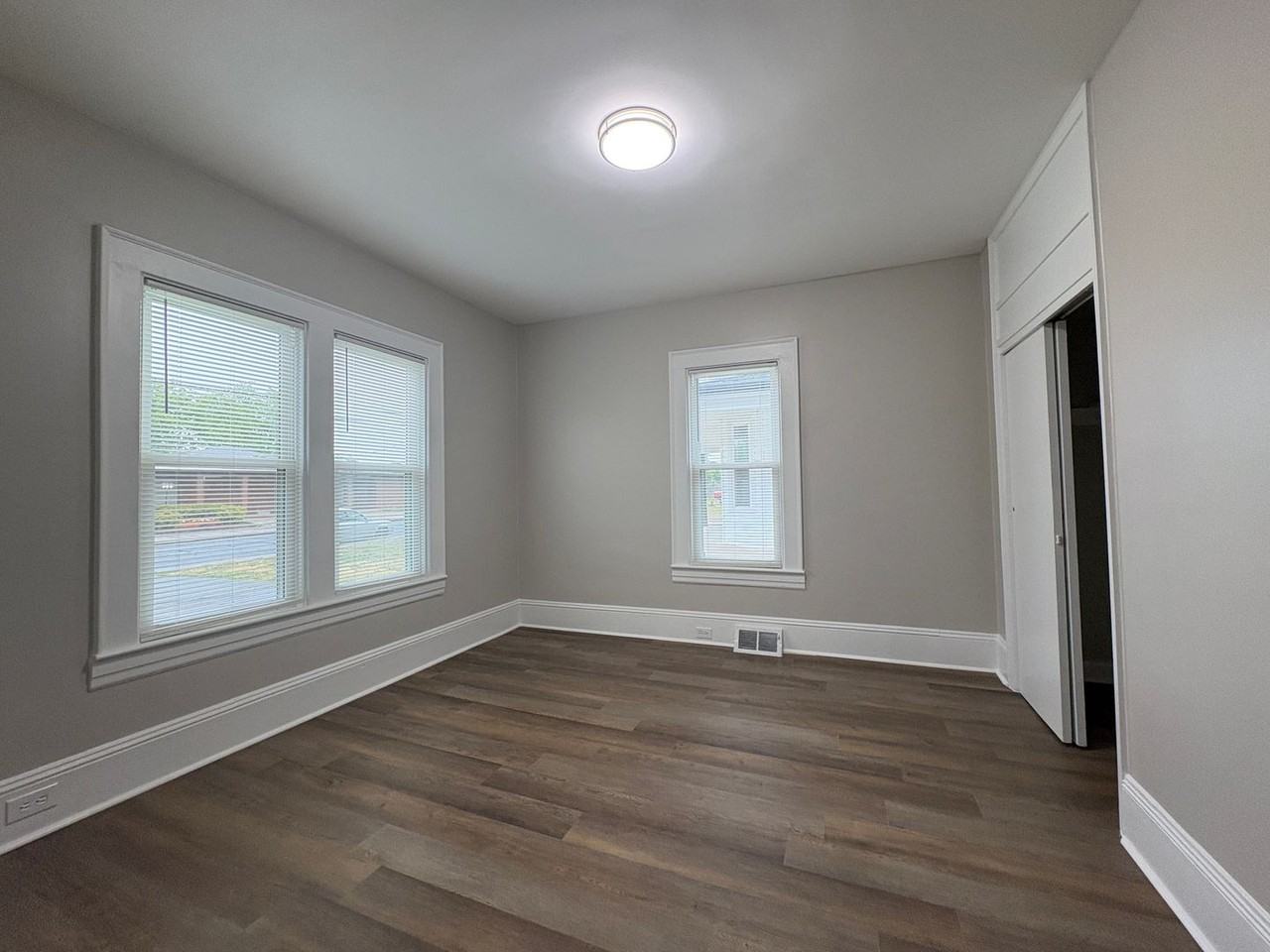 606 Montgomery St - Photo 4 of 15