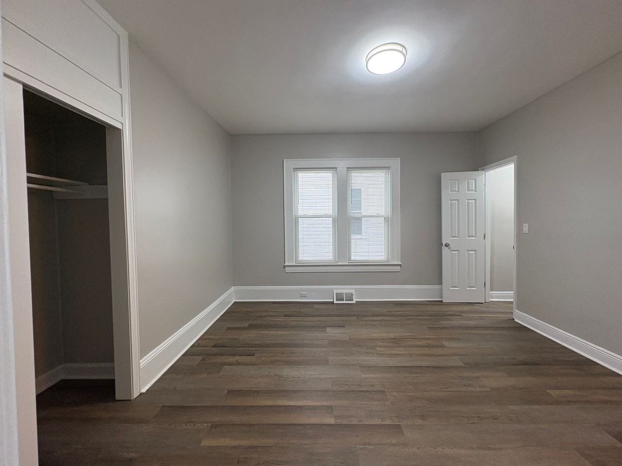 606 Montgomery St - Photo 6 of 15