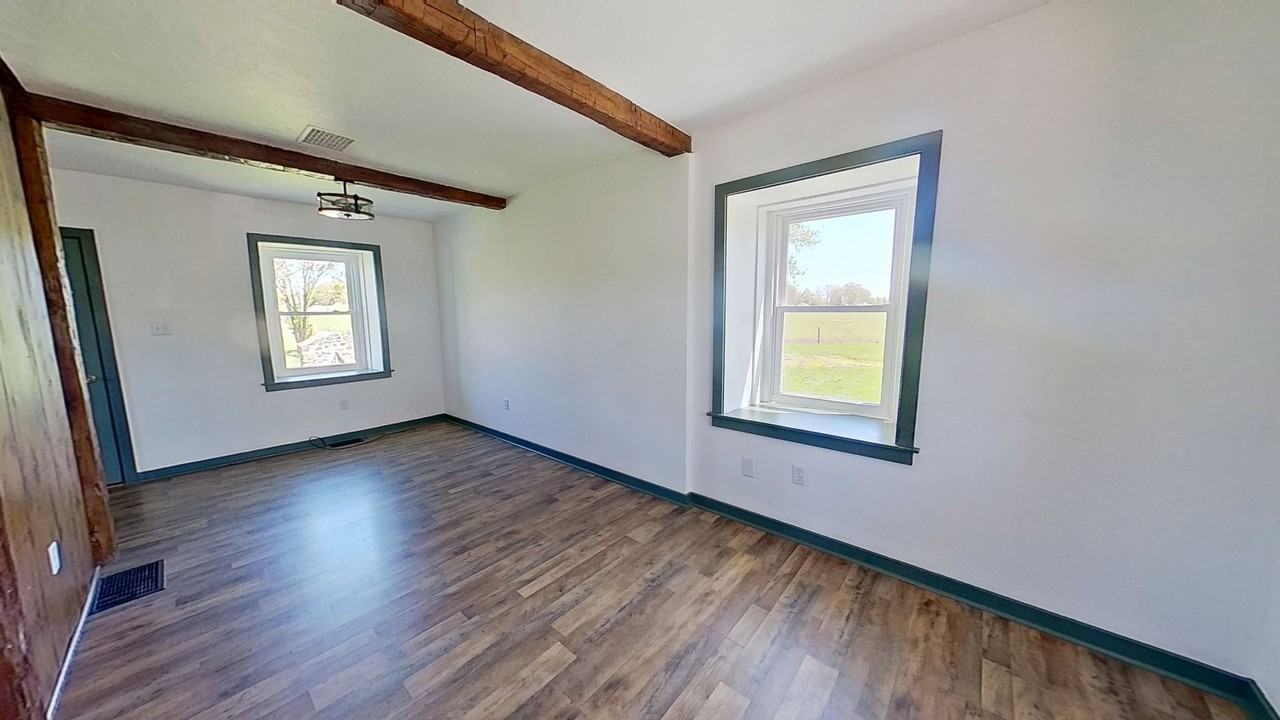 919 Round Hill Rd - Photo 4 of 8
