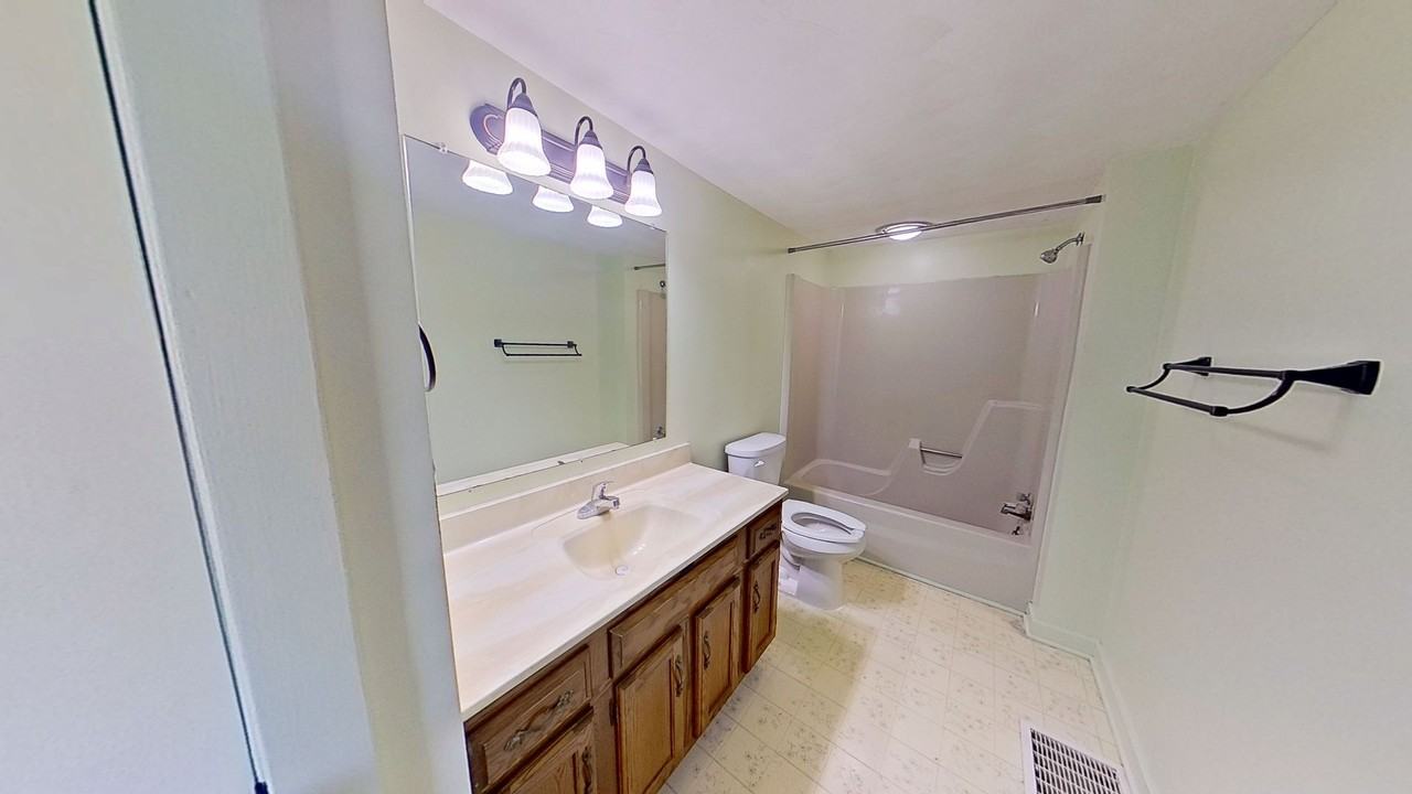 919 Round Hill Rd - Photo 5 of 8