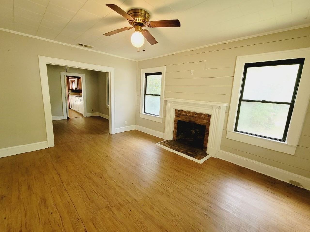 526 N Adams St - Photo 3 of 31