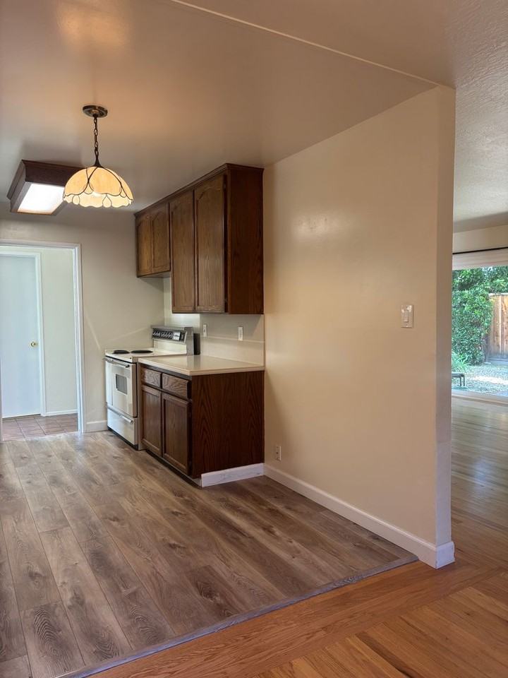 2347 Osborne Ave - Photo 4 of 17