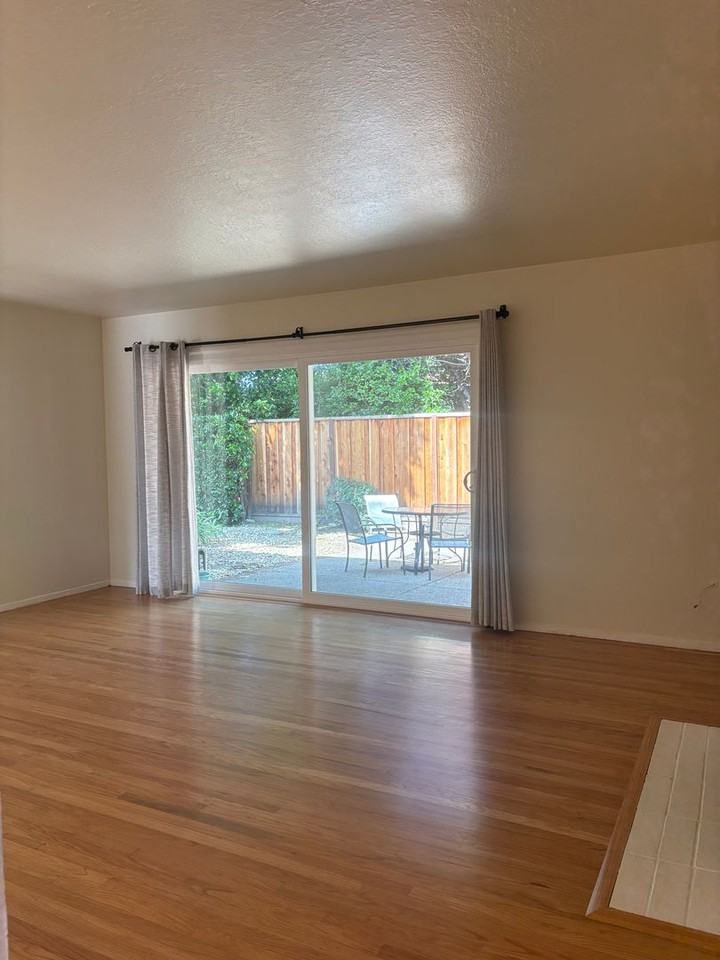 2347 Osborne Ave - Photo 6 of 17