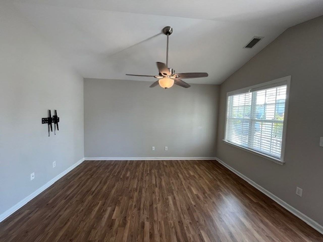3308 Greenridge Way - Photo 4 of 33