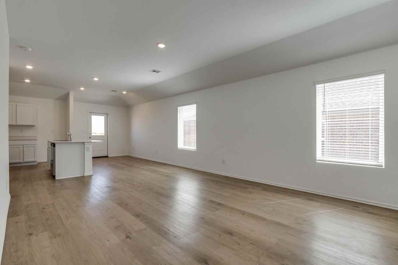 11845 Nw 100th St - Photo 7 of 25