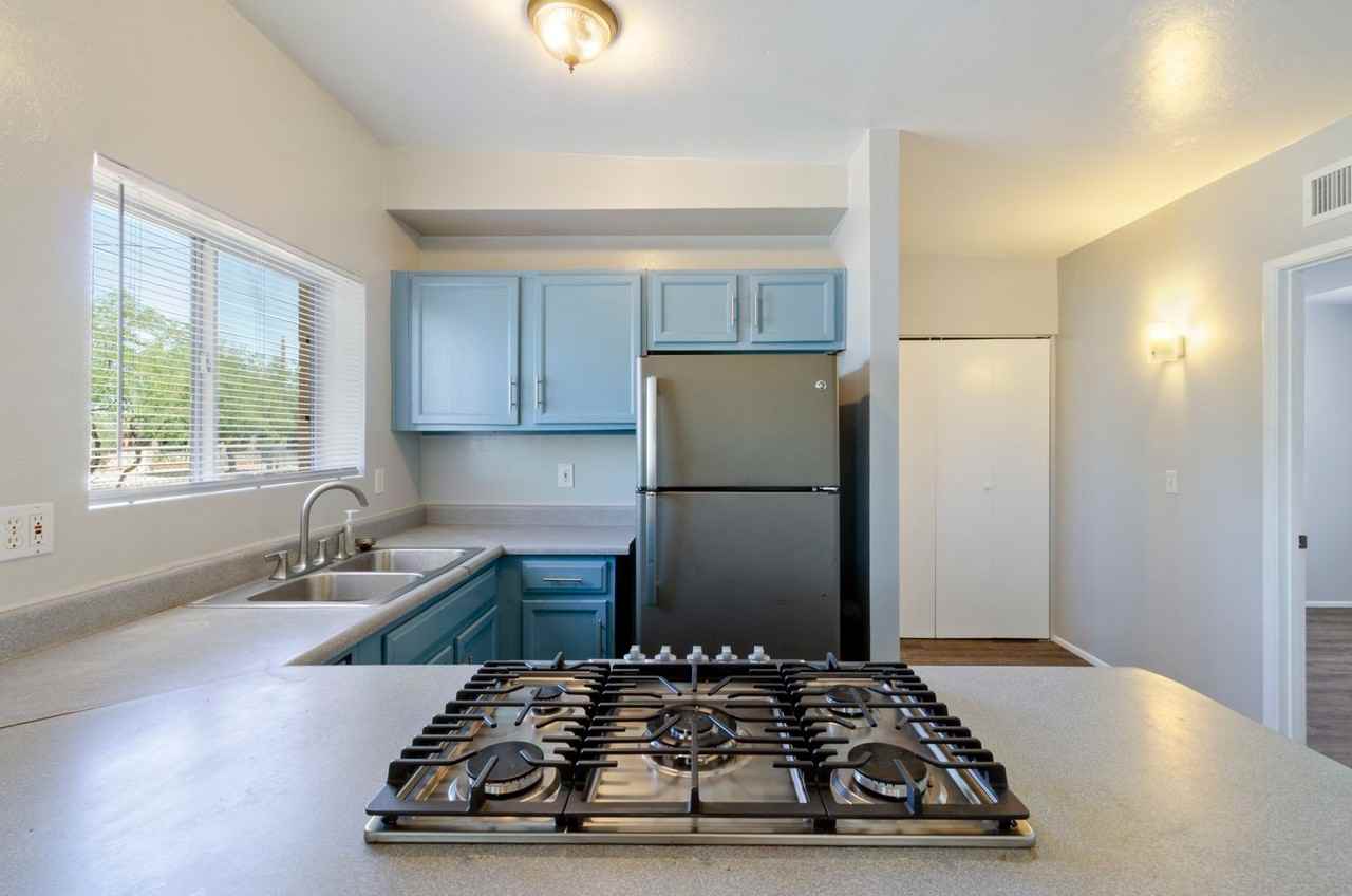 204 E 22nd St #3 - Photo 3 of 18