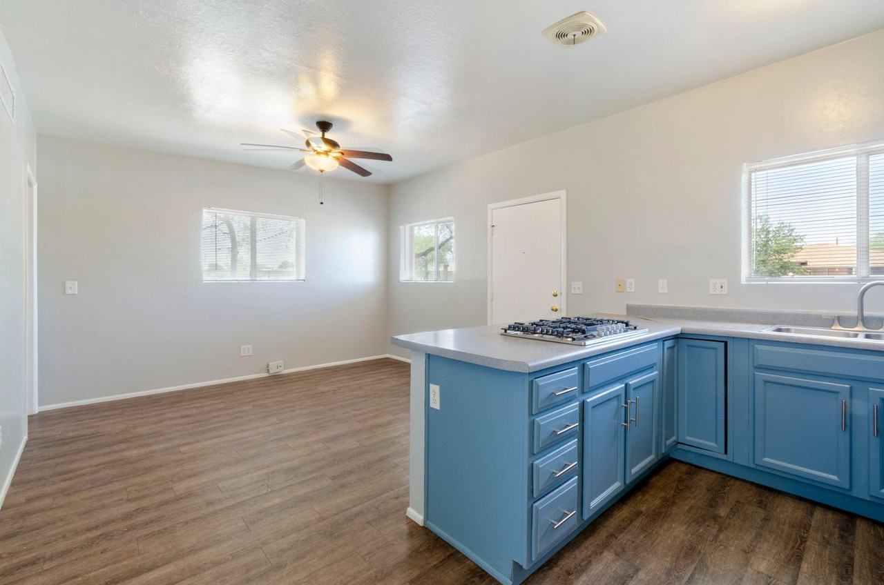 204 E 22nd St #3 - Photo 5 of 18