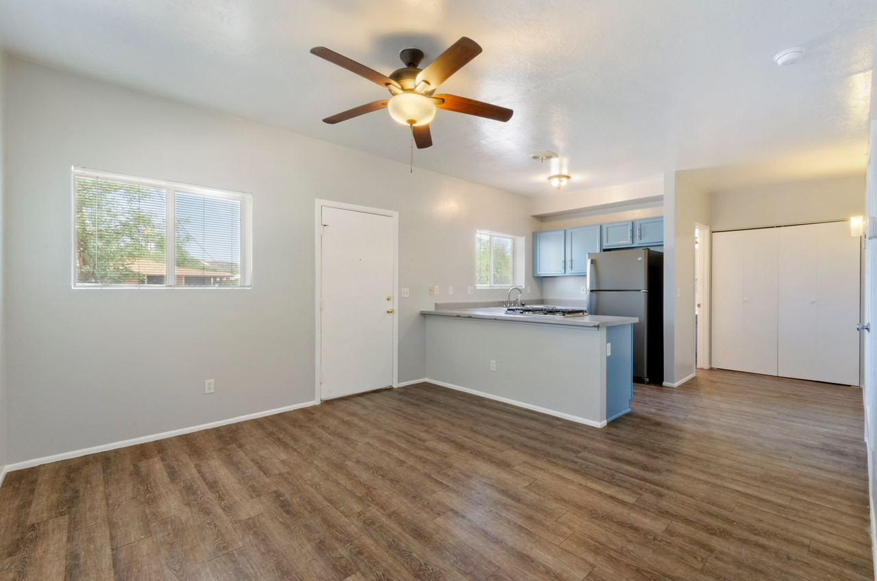 204 E 22nd St #3 - Photo 7 of 18