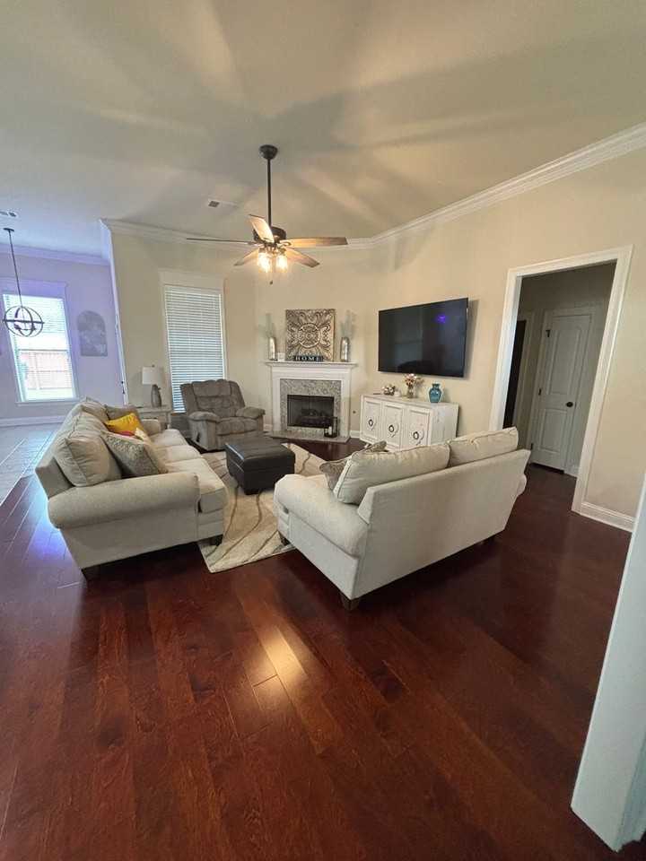 160 Gulfstream Ln - Photo 2 of 14