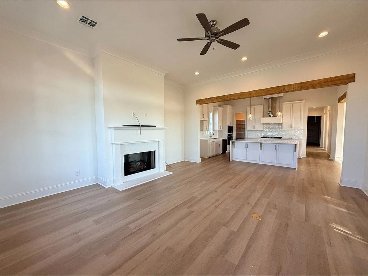 7671 Dearborne Dr - Photo 4 of 11