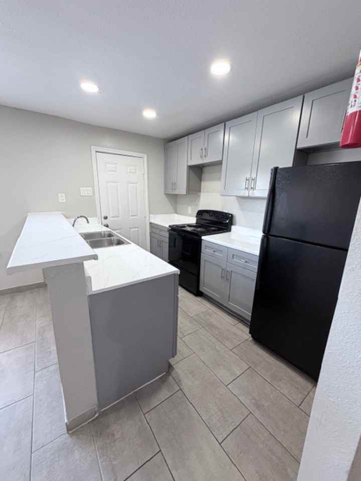 Stoneriver Apartments - Photo 5 of 28