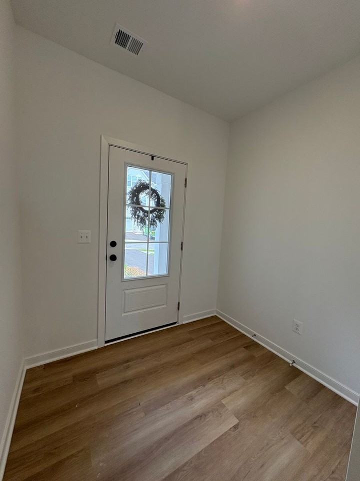 200 200 Scarlet Maple Lane - Photo 4 of 27