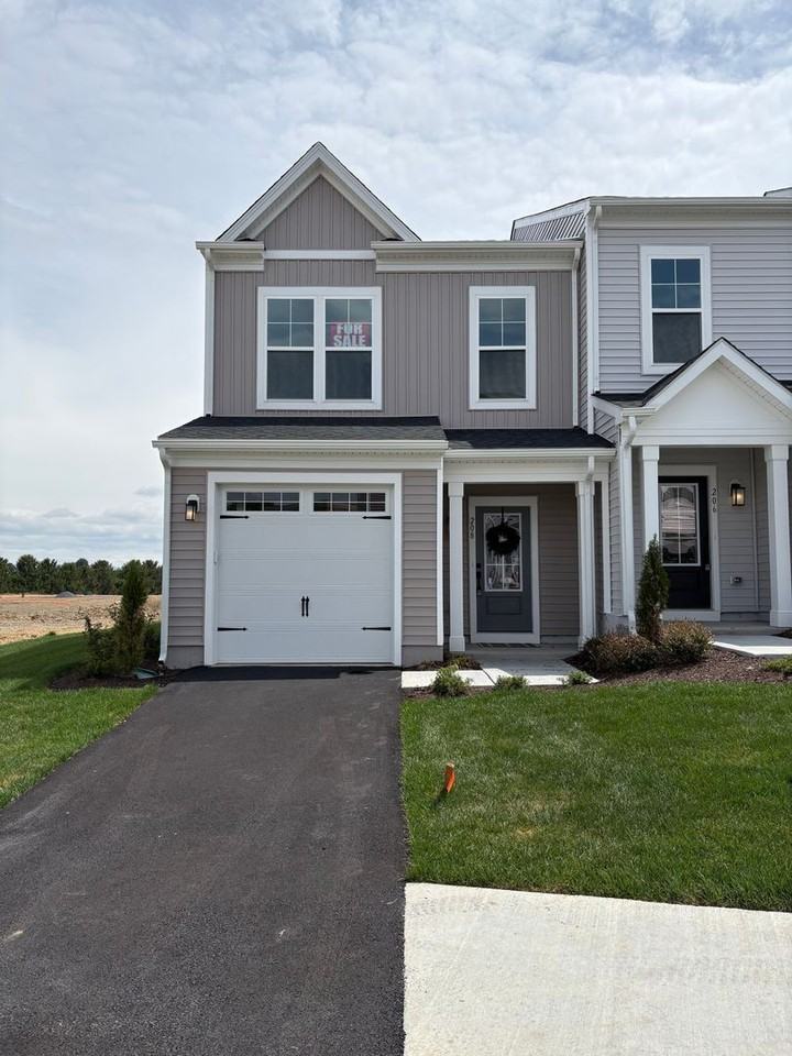 208 208 Scarlet Maple Lane - Photo 2 of 25