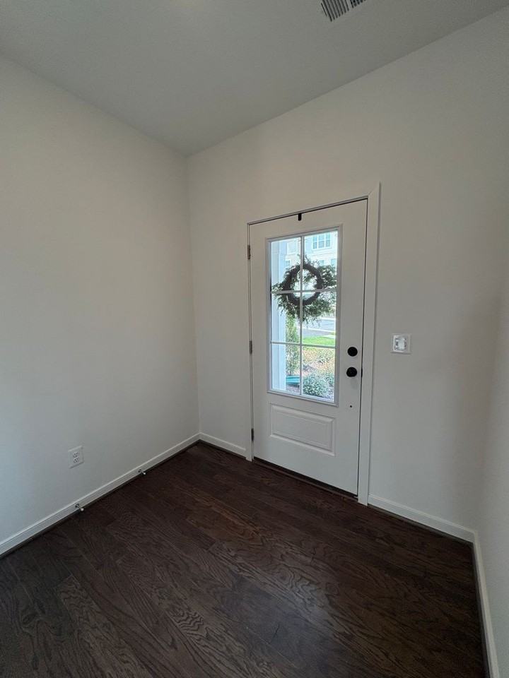 208 208 Scarlet Maple Lane - Photo 5 of 25