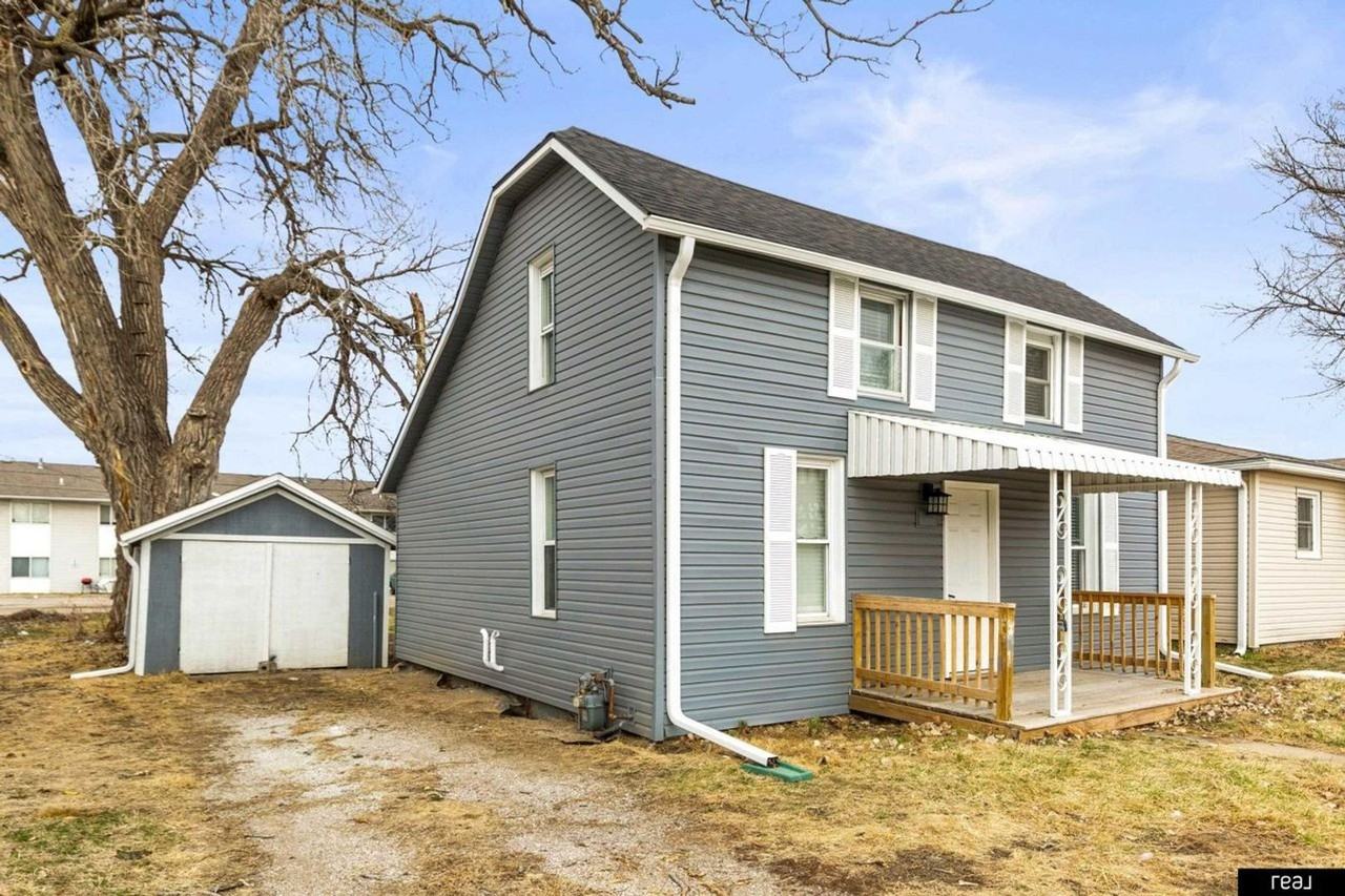 1634 Avenue A - Photo 2 of 17