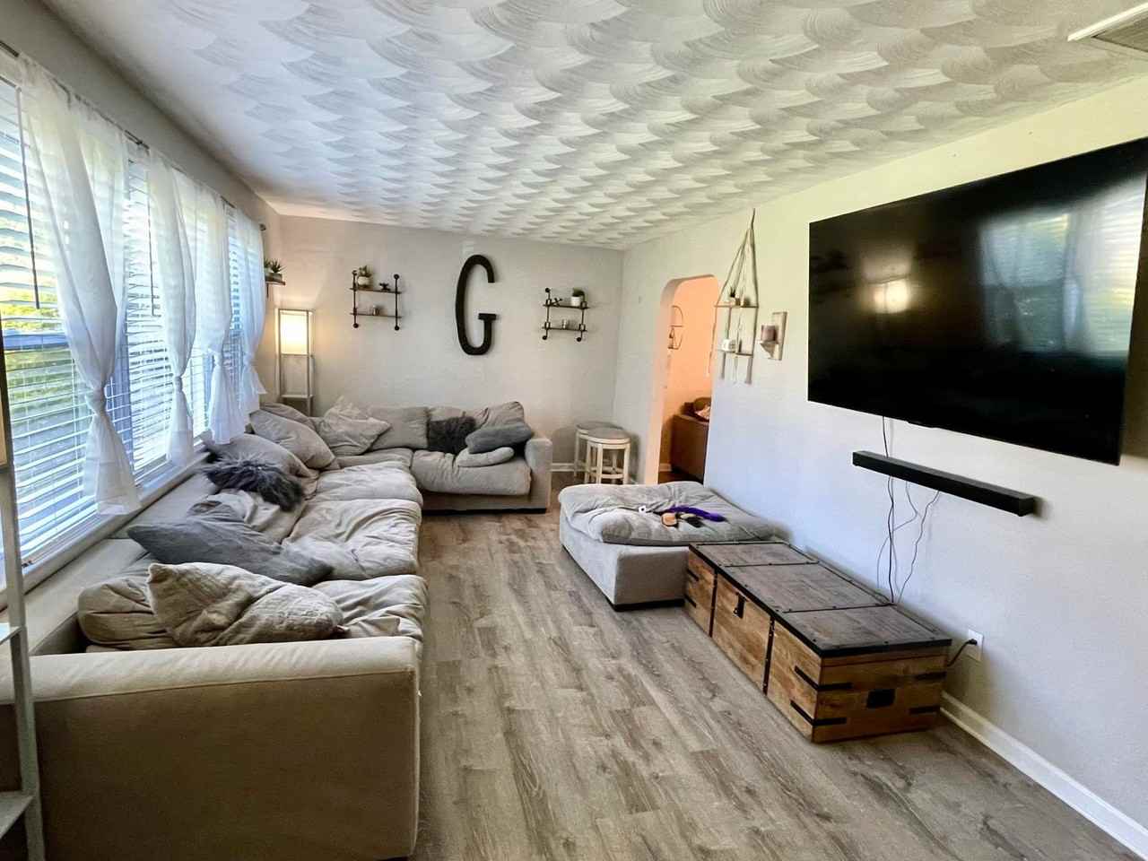 4732 Bunker Hill Ln - Photo 2 of 43