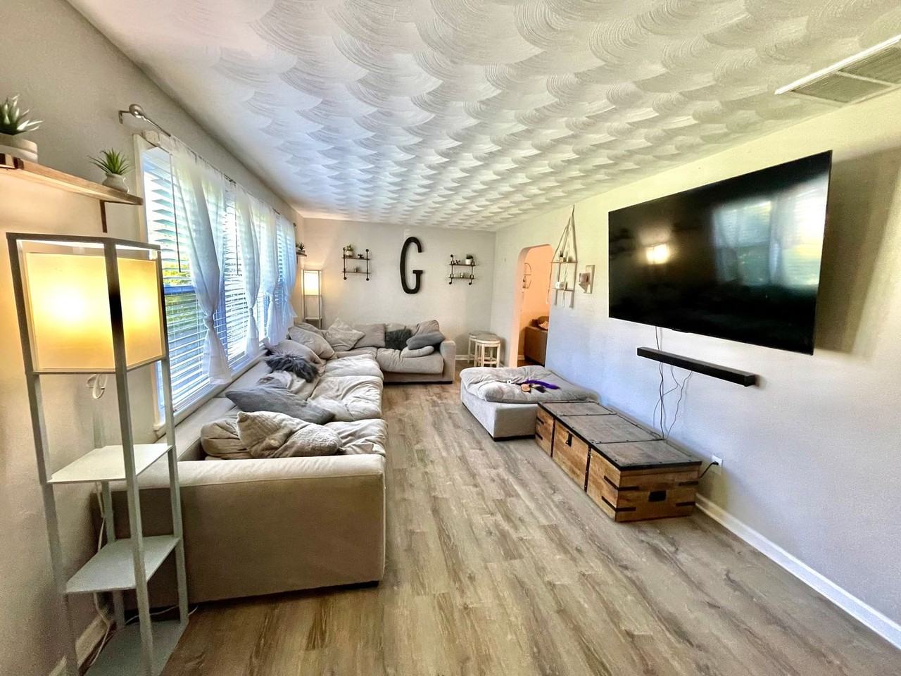 4732 Bunker Hill Ln - Photo 3 of 43