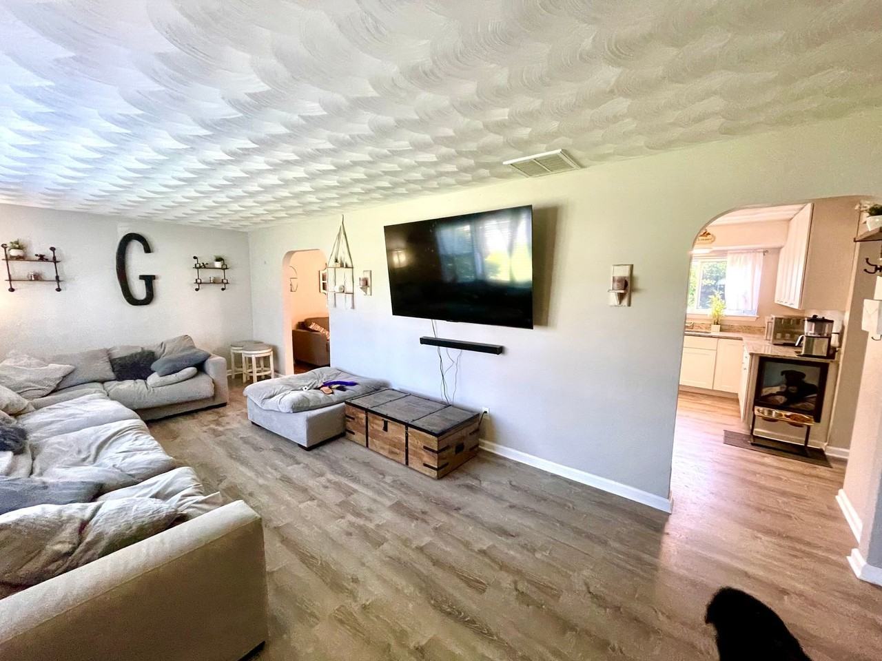 4732 Bunker Hill Ln - Photo 4 of 43