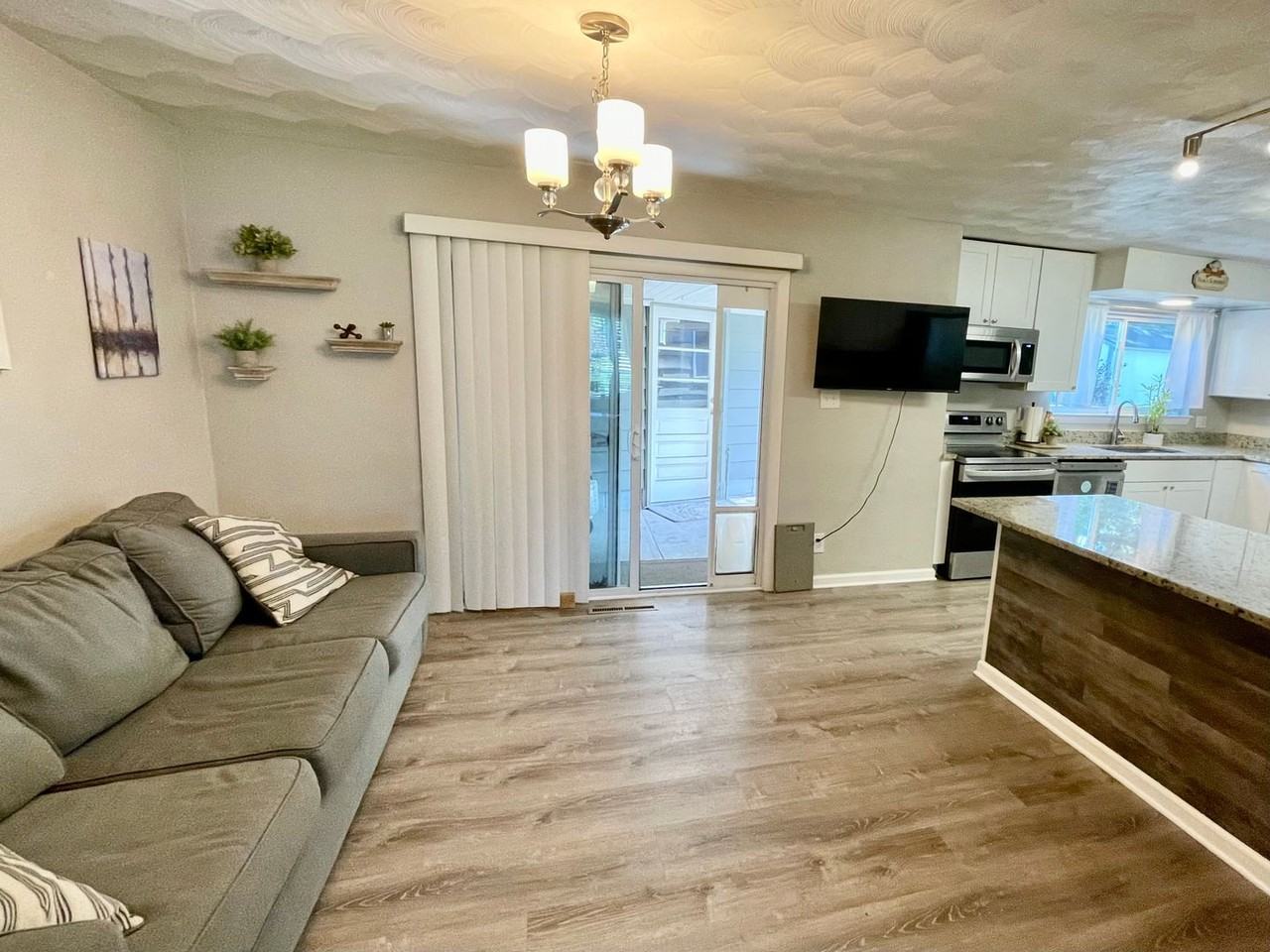 4732 Bunker Hill Ln - Photo 5 of 43