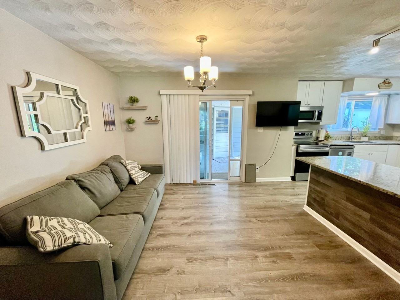 4732 Bunker Hill Ln - Photo 6 of 43