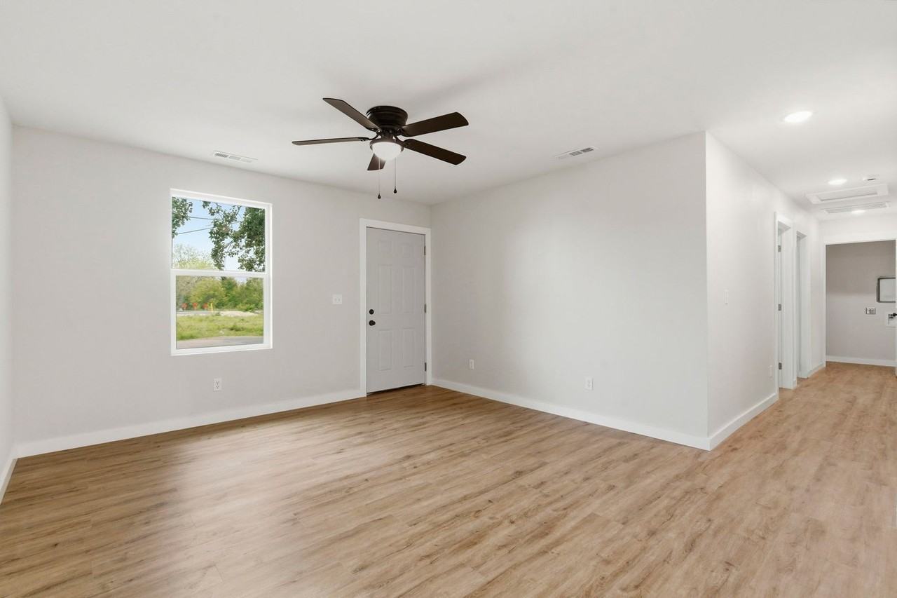 402 S Frisco - Photo 4 of 21