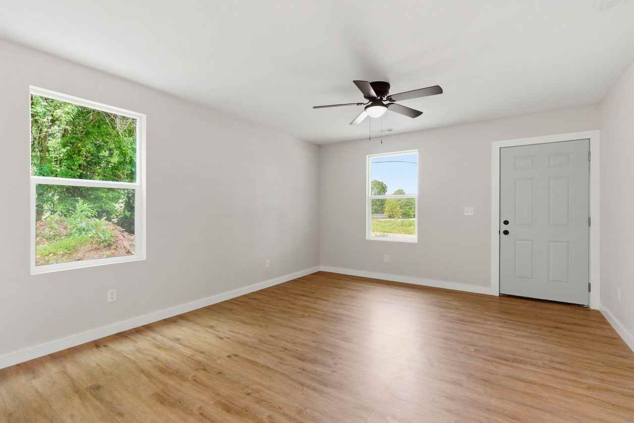 402 S Frisco - Photo 5 of 21