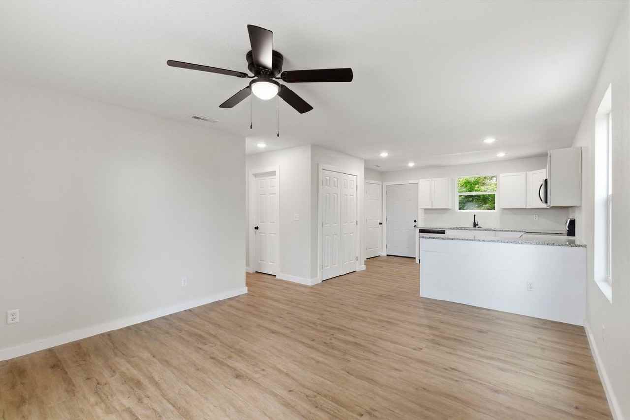 402 S Frisco - Photo 3 of 21