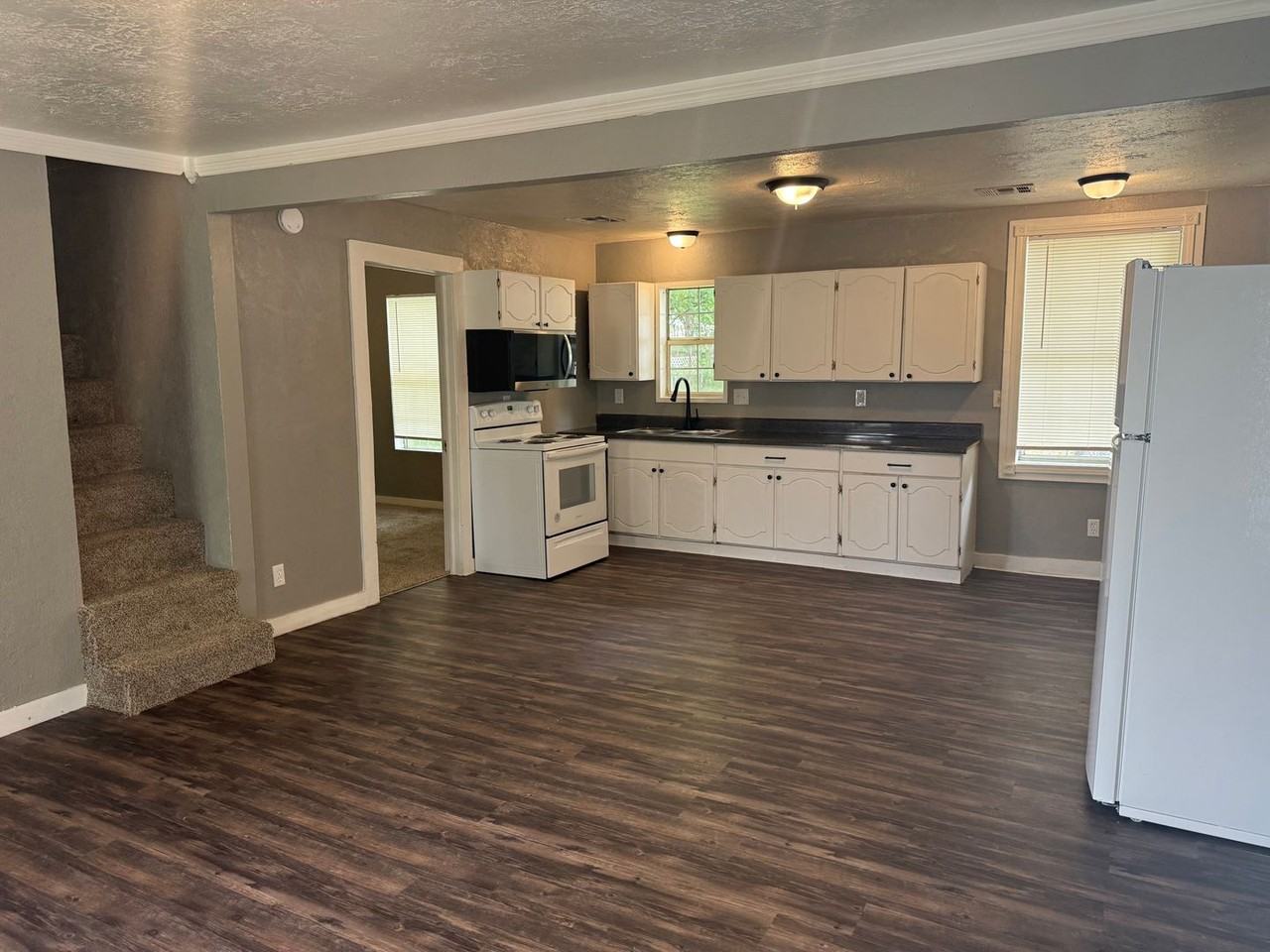 519 E Hughbert St - Photo 3 of 14