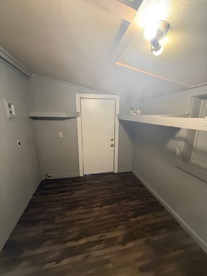 519 E Hughbert St - Photo 6 of 14