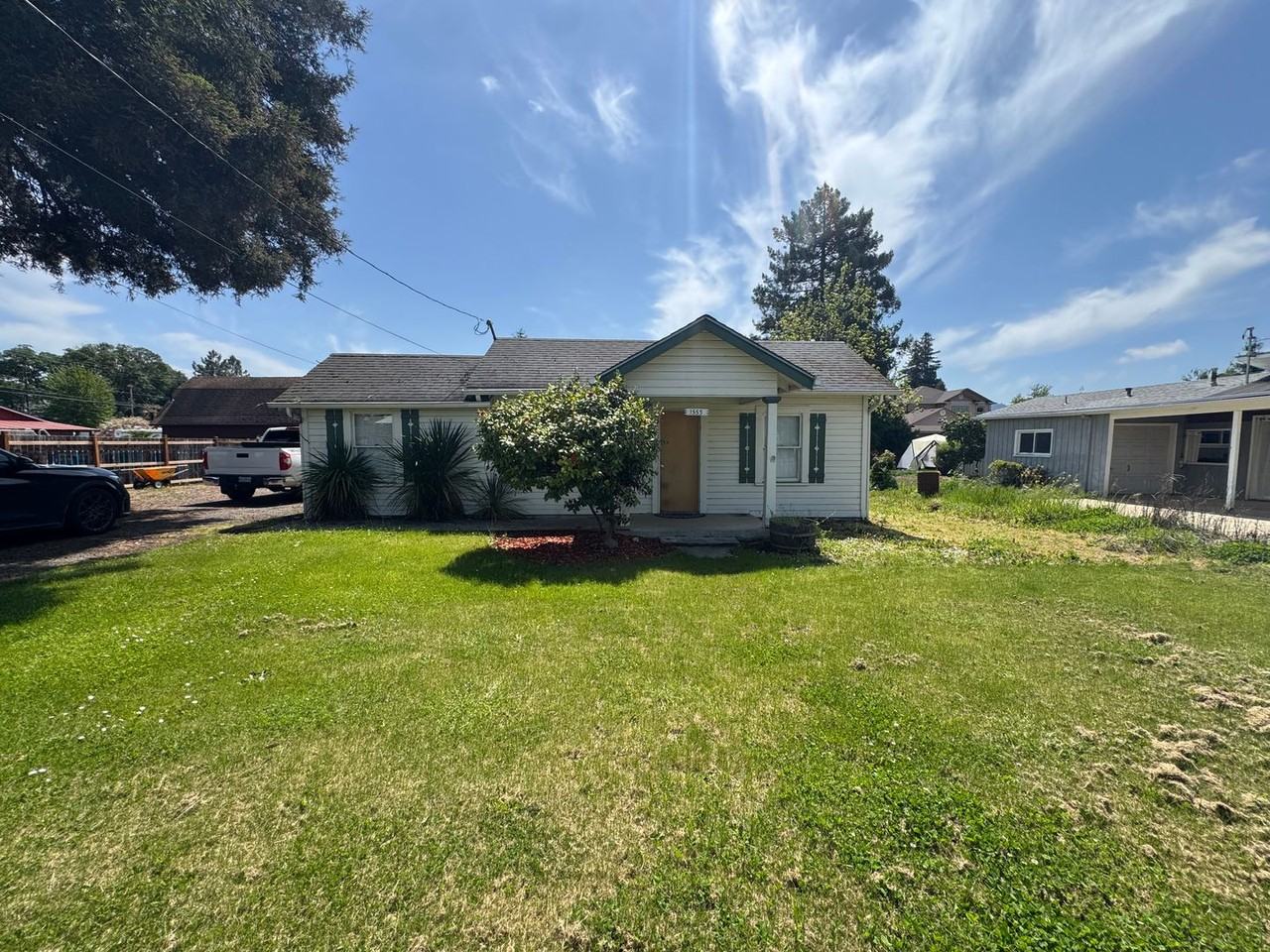 1553 Nw Calkins Ave - Photo 2 of 18