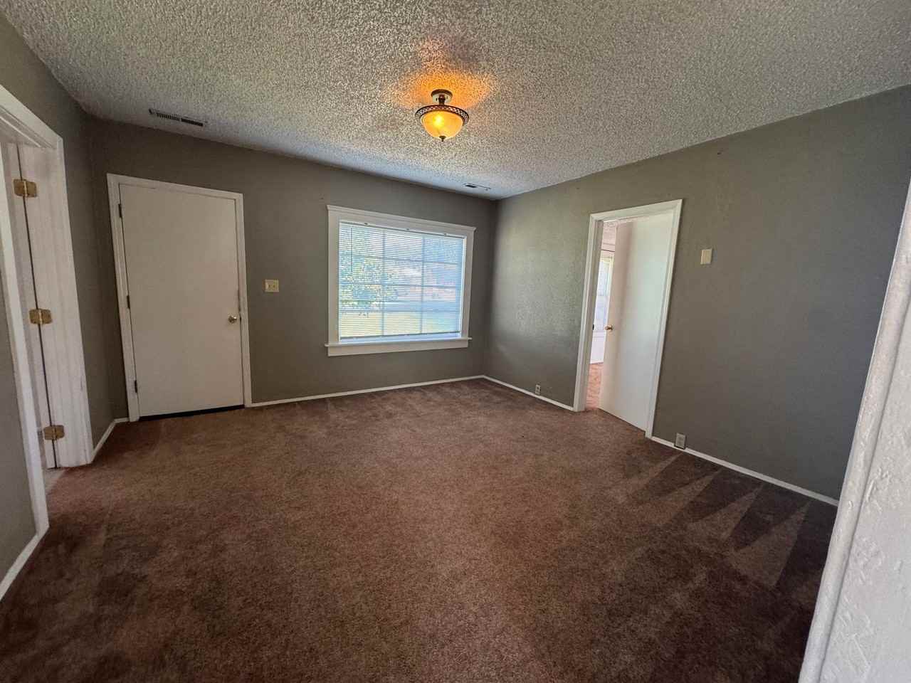 1553 Nw Calkins Ave - Photo 3 of 18