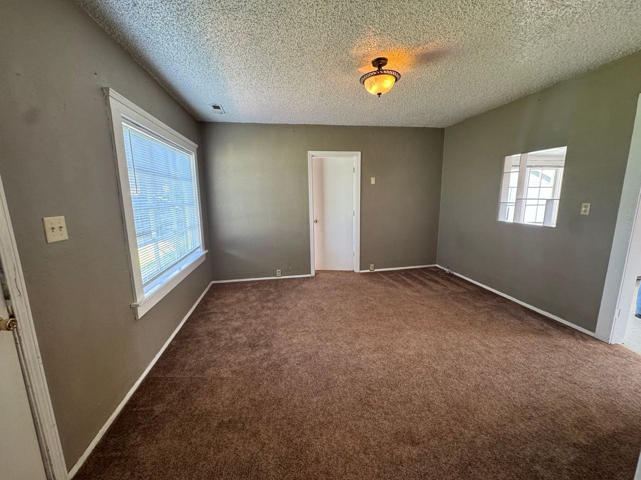 1553 Nw Calkins Ave - Photo 4 of 18