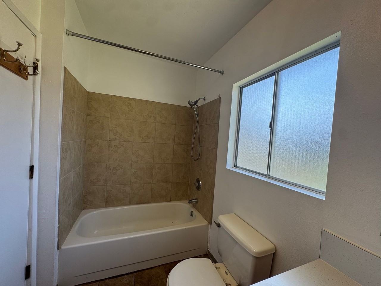 1553 Nw Calkins Ave - Photo 7 of 18