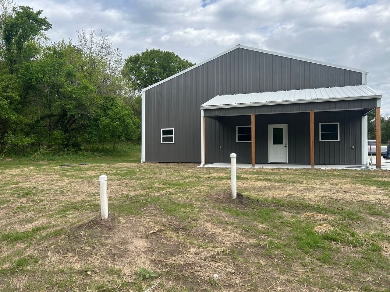 3398 Appleyard Rd - Photo 3 of 20