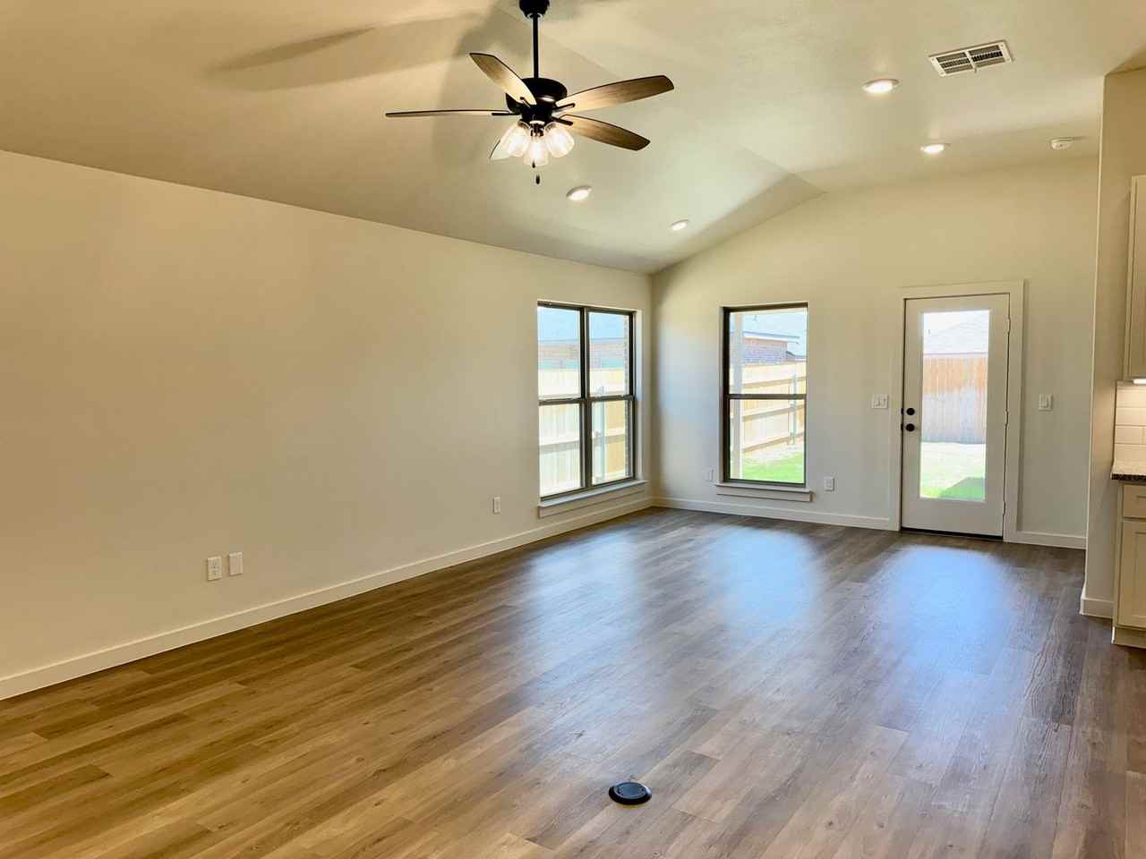 2408 Aberdeen Ave - Photo 4 of 31