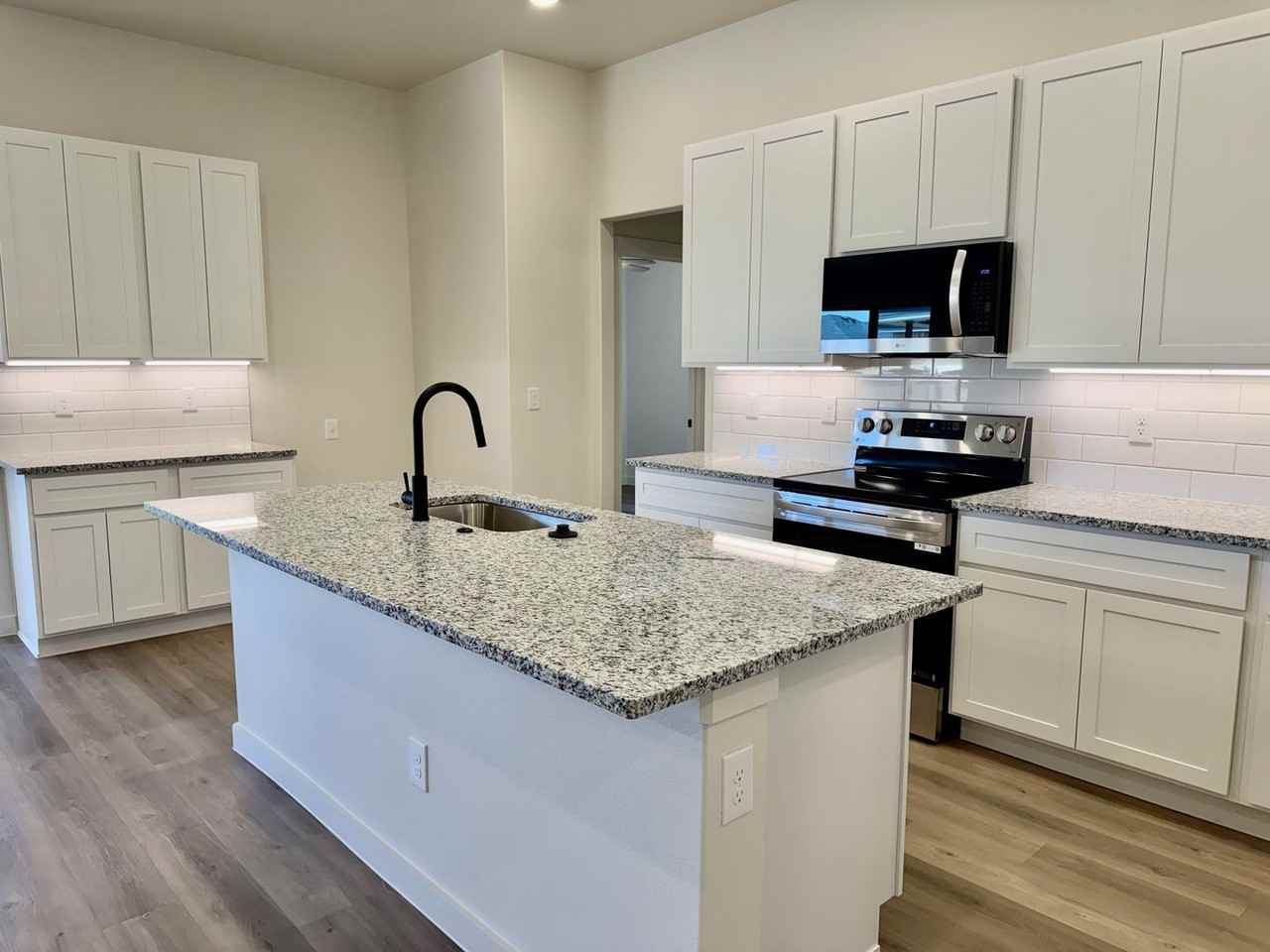 2408 Aberdeen Ave - Photo 5 of 31