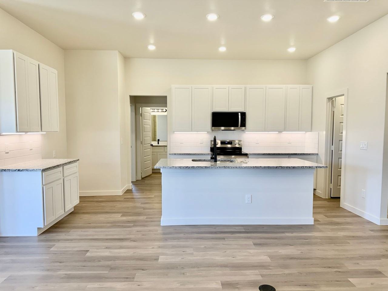2408 Aberdeen Ave - Photo 7 of 31