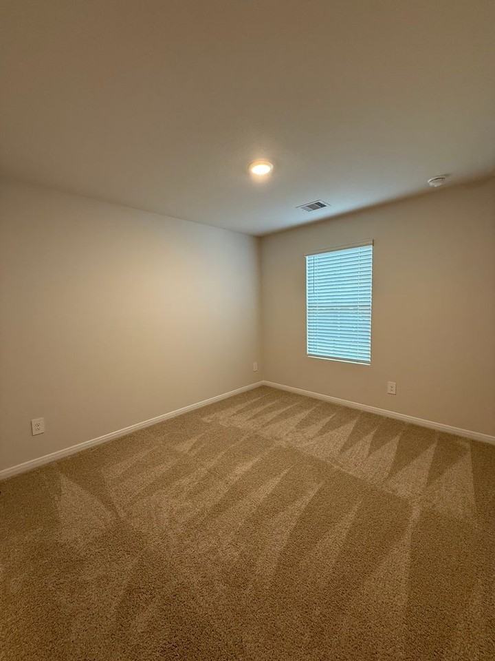 210 Addison Pl - Photo 6 of 17