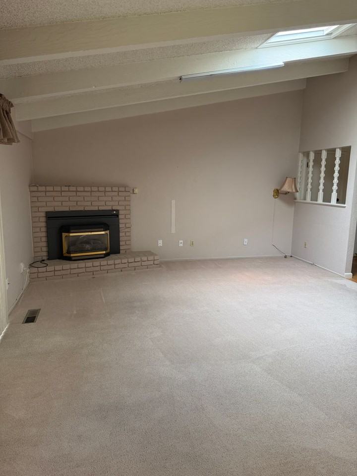 425 Corello St - Photo 7 of 27