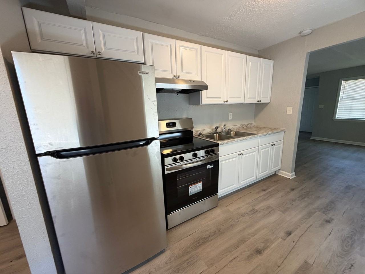 2410 18th Ave S - Photo 5 of 17