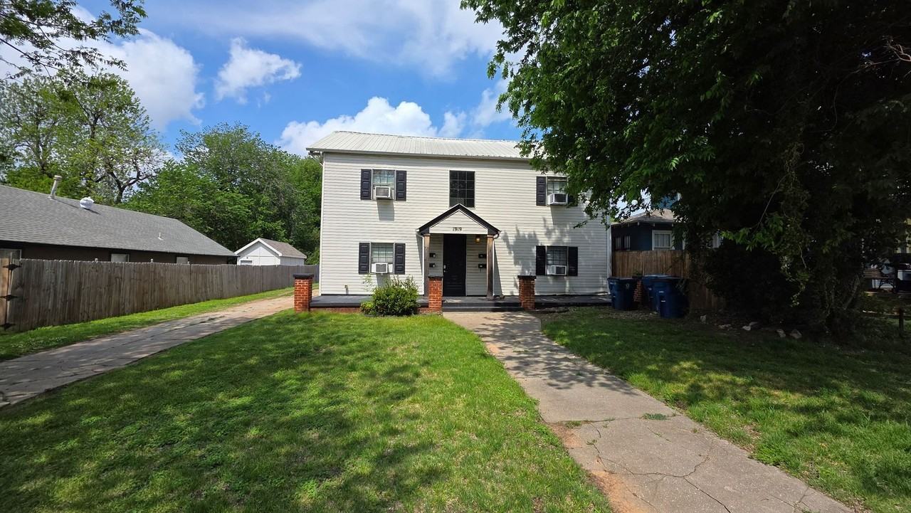 1919 Nw 11th St #2B - Photo 2 of 15