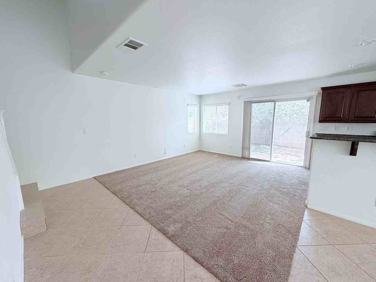 10516 Mojave Ridge Ct - Photo 3 of 19