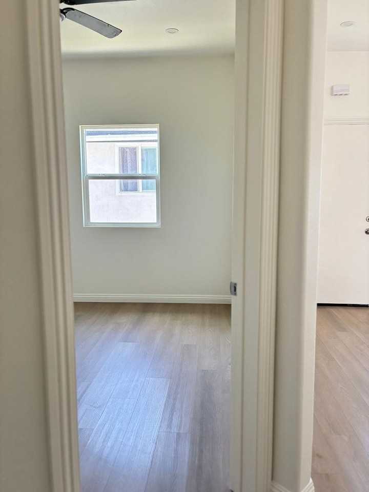 9521 1/2 Laurel St - Photo 4 of 11