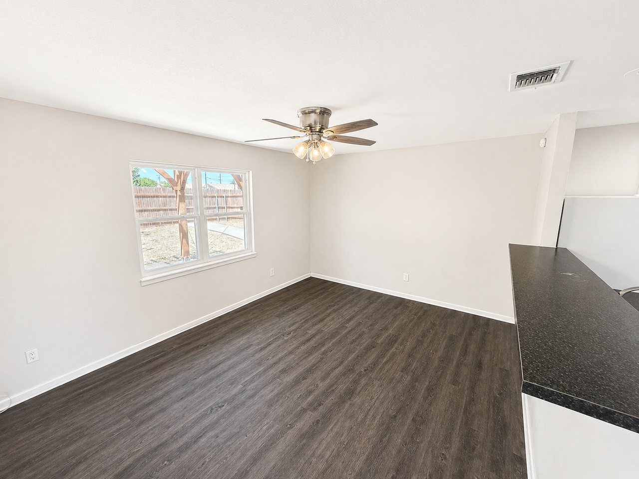 3402 Justice Ave - Photo 2 of 7