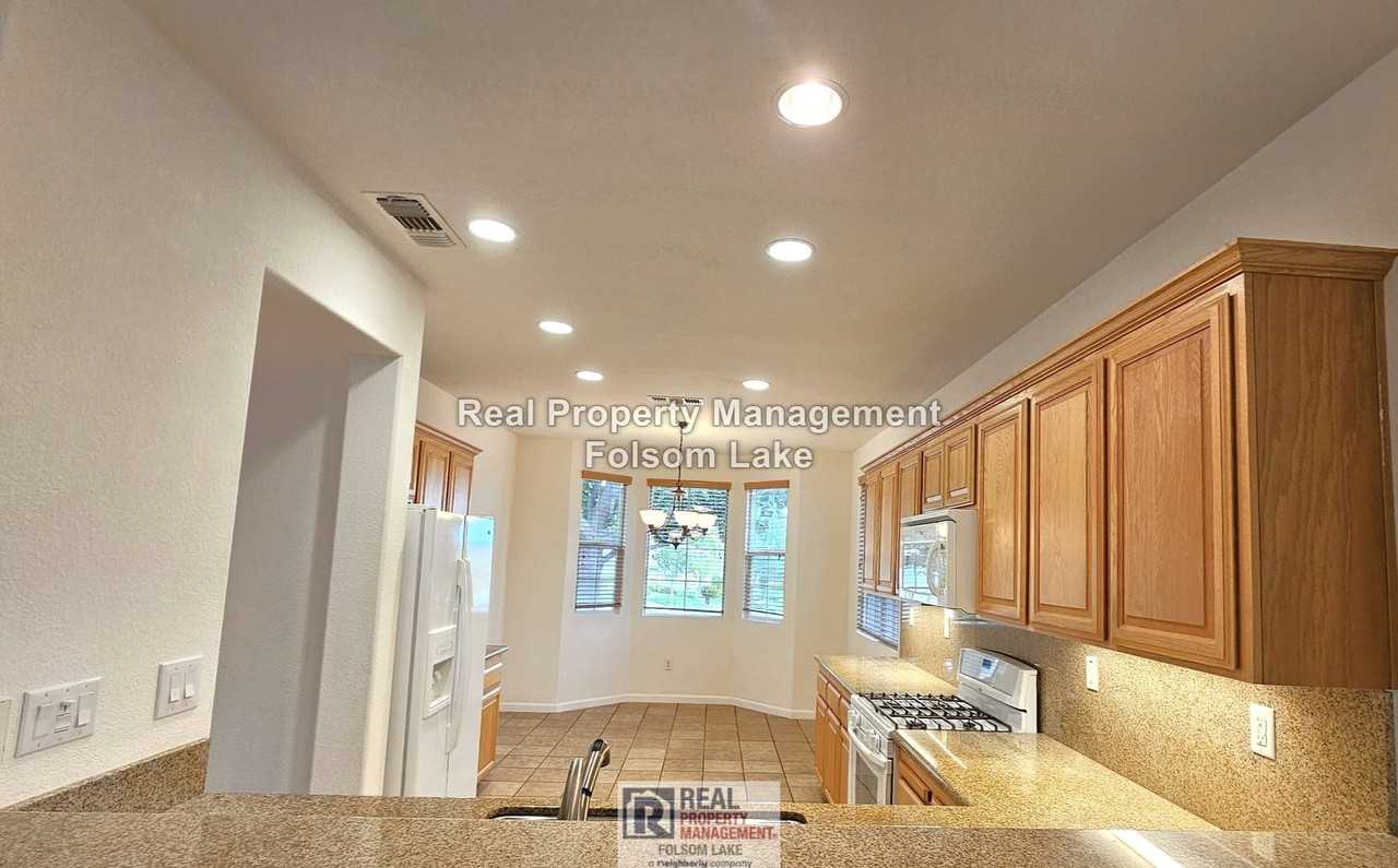 7350 Grassy Creek Way - Photo 3 of 9