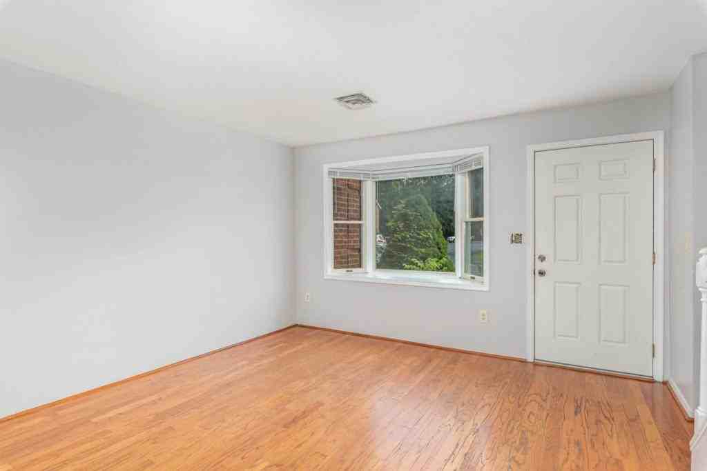 1133 Nanroc Dr - Photo 6 of 25