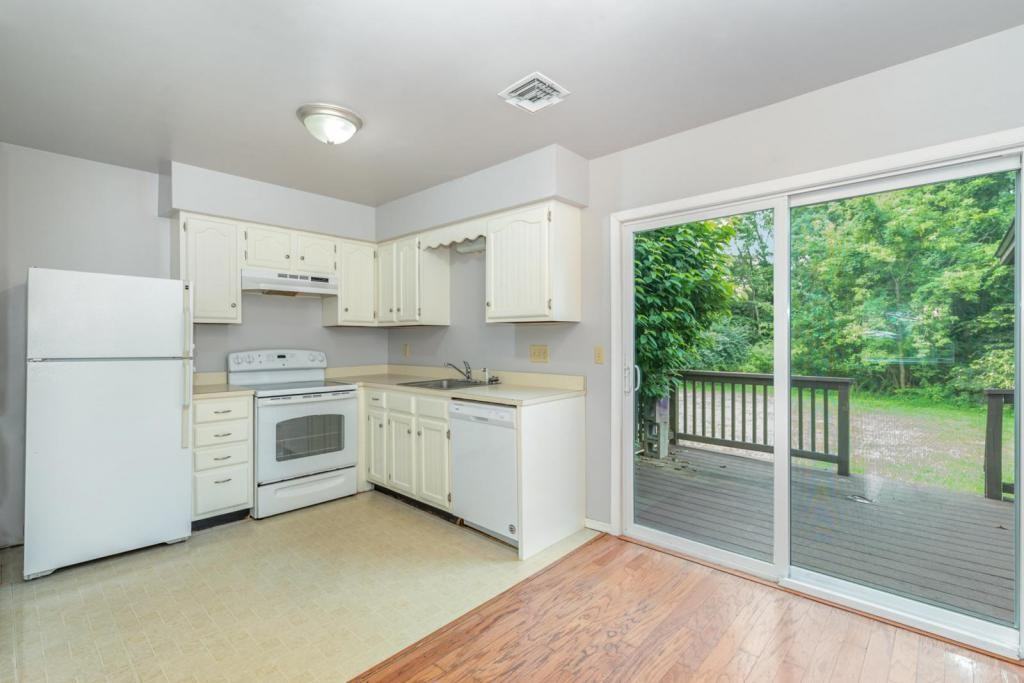 1133 Nanroc Dr - Photo 7 of 25