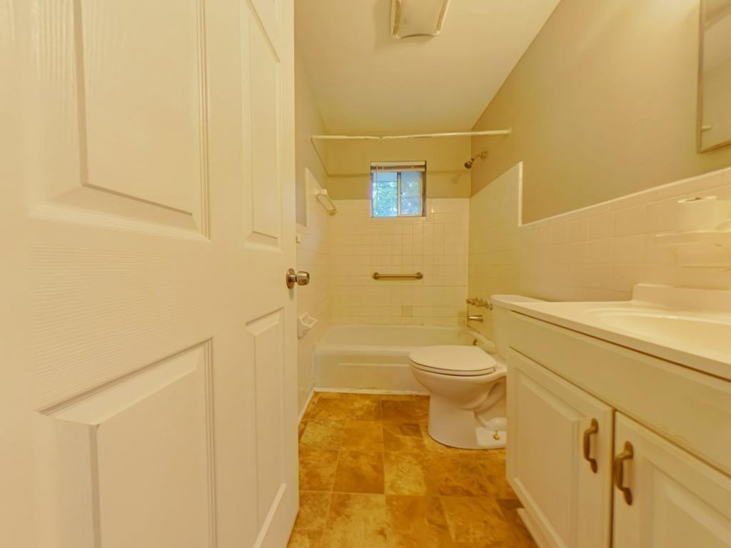 2021 Maywood St Apt A - Photo 6 of 7