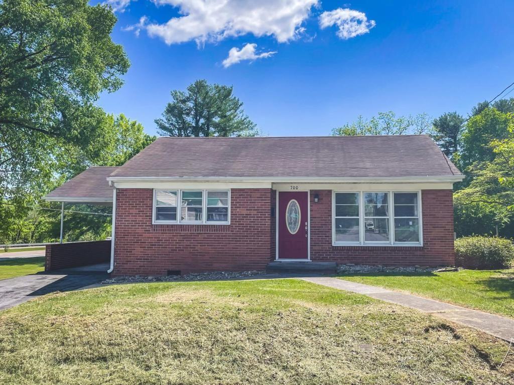 700 W Cedar St - Photo 2 of 21